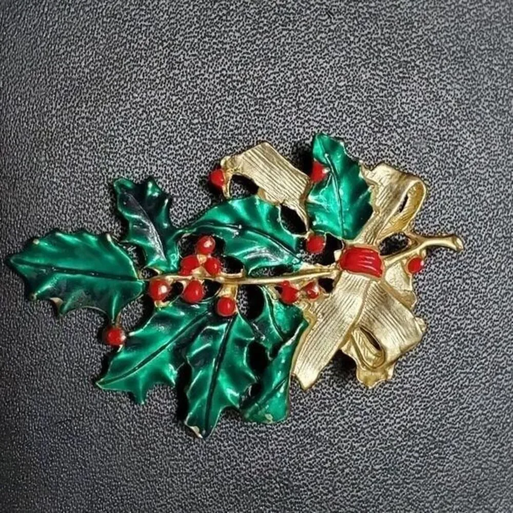 Vintage gold tone holiday holly brooch